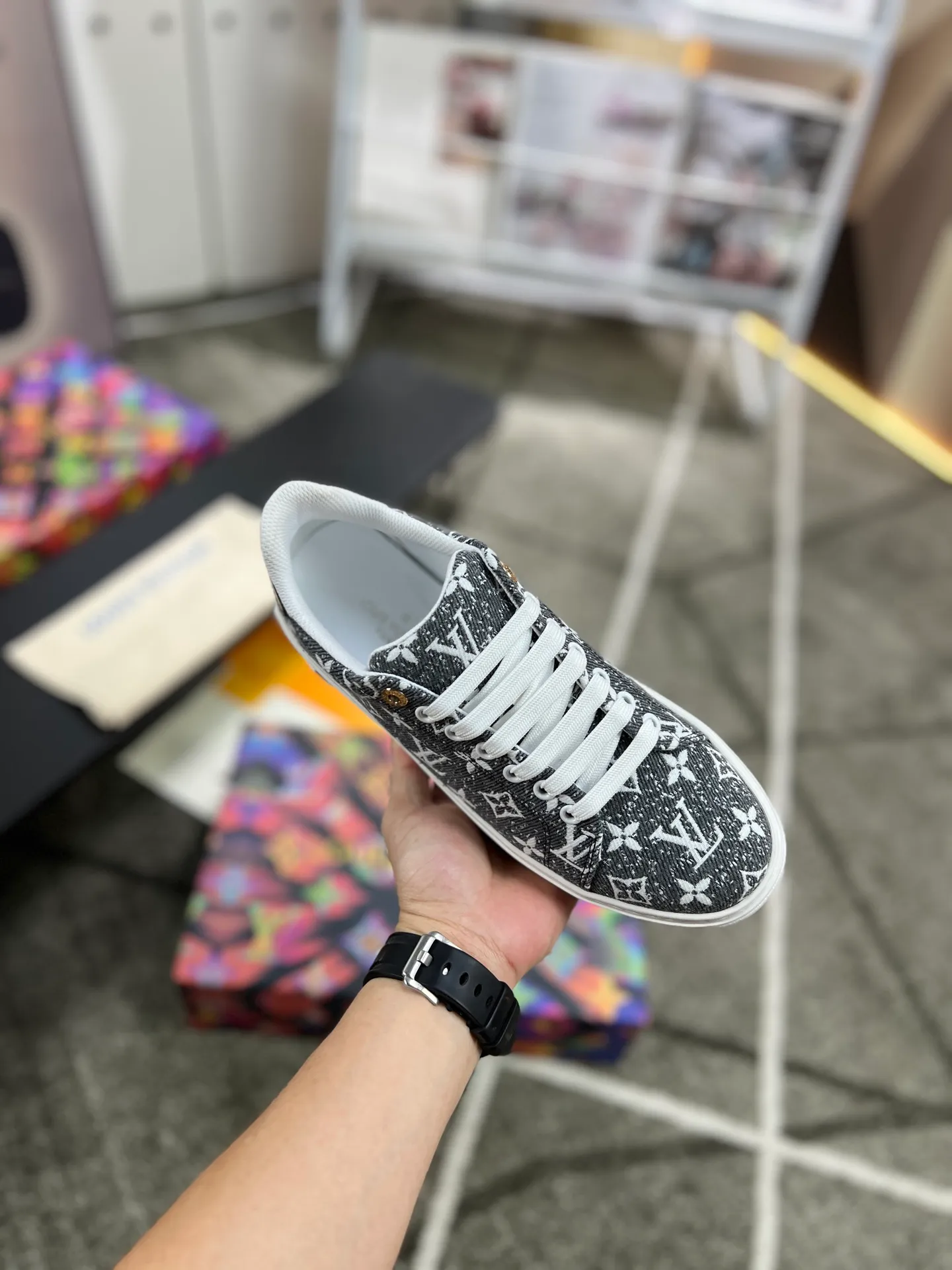 Factory price: 520💰LOUIS VUITTON [Louis VUITTON] New trendy Lv is on the market🎁, casual and fashionable men's shoes👟The upper is made of imported original fabric + cowhide mesh lining, the original wear-resistant rubber outsole, the version is simple and elegant, exclusive for trendy men, six colors available, code number: 38-44, customized 45, 46